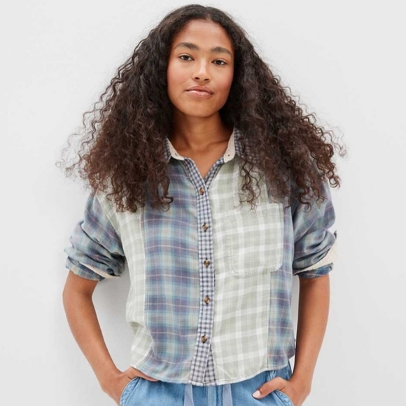 American Eagle cropped flannel plaid shirt - Picture 1 of 6